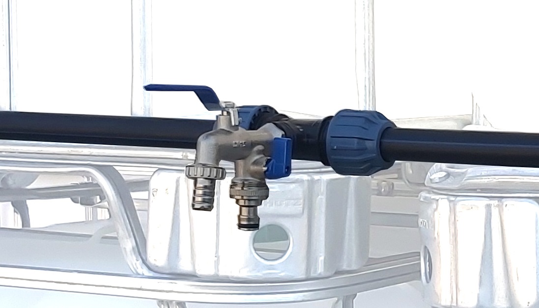 Verbindungsset für 7x 1000L IBC Wassertanks 25mm PE Rohr (Bild für) Verbindungsset für 7x 1000L IBC Wassertanks 25mm PE Rohr
